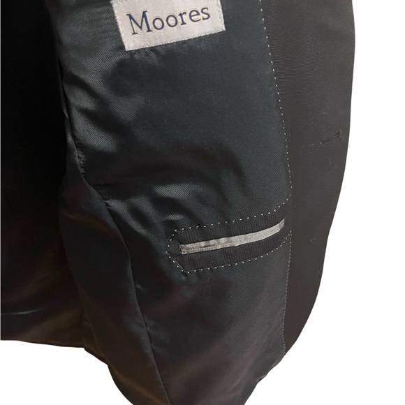 Men’s Geoffrey Beene Black Suit - Picture 4 of 9